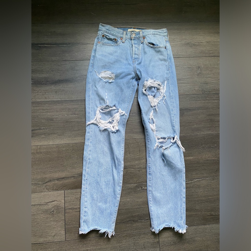 Levis Womens Blue Distressed Wedgie Icon Fit Ankle Jeans Button Fly Size 24